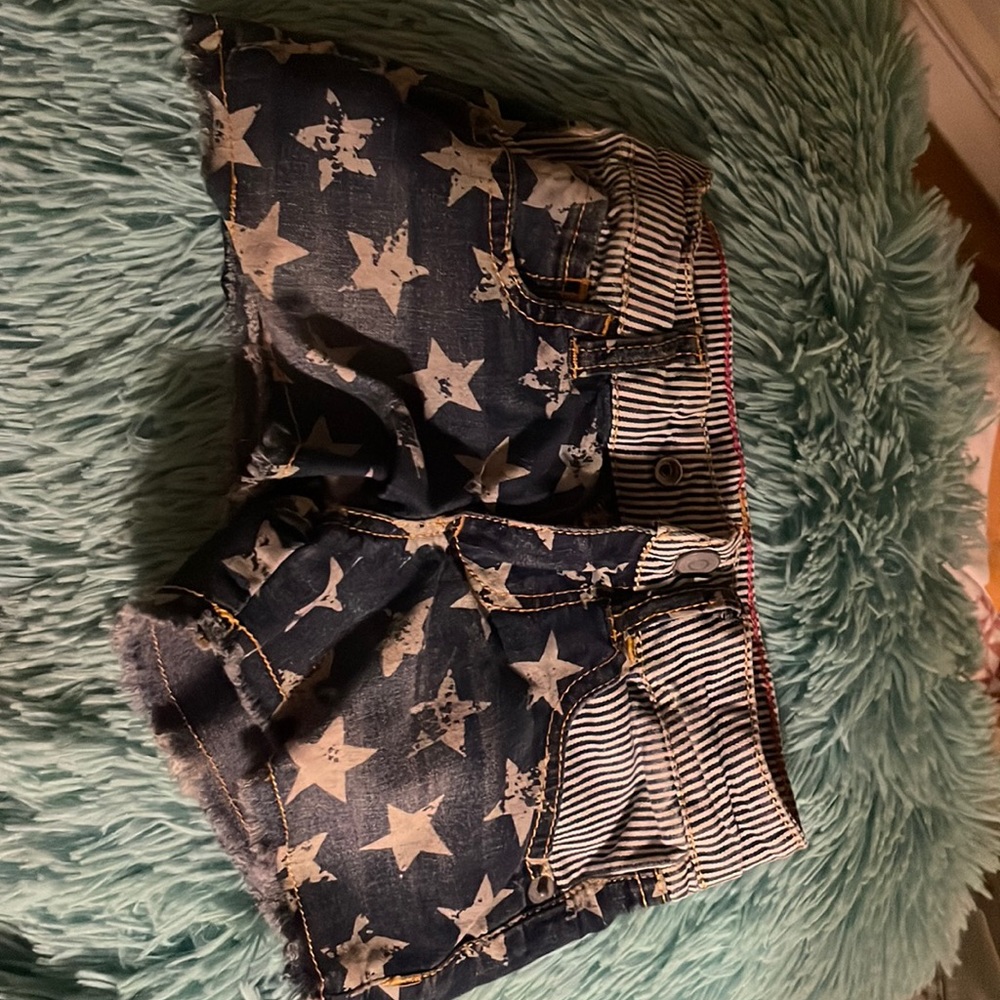 Star shorts